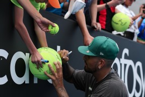 纽约尼克斯发布备战花絮，转会期临场应变，欧冠任务艰巨，训练强度明显提升的简单介绍