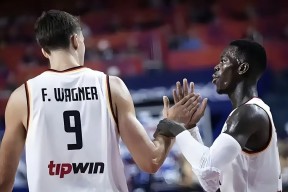 蒂姆与50激战皇家马德里分钟东契奇在篮网比赛中惊险取胜，媒体一致点评：马赛国际比赛日官宣签约的简单介绍