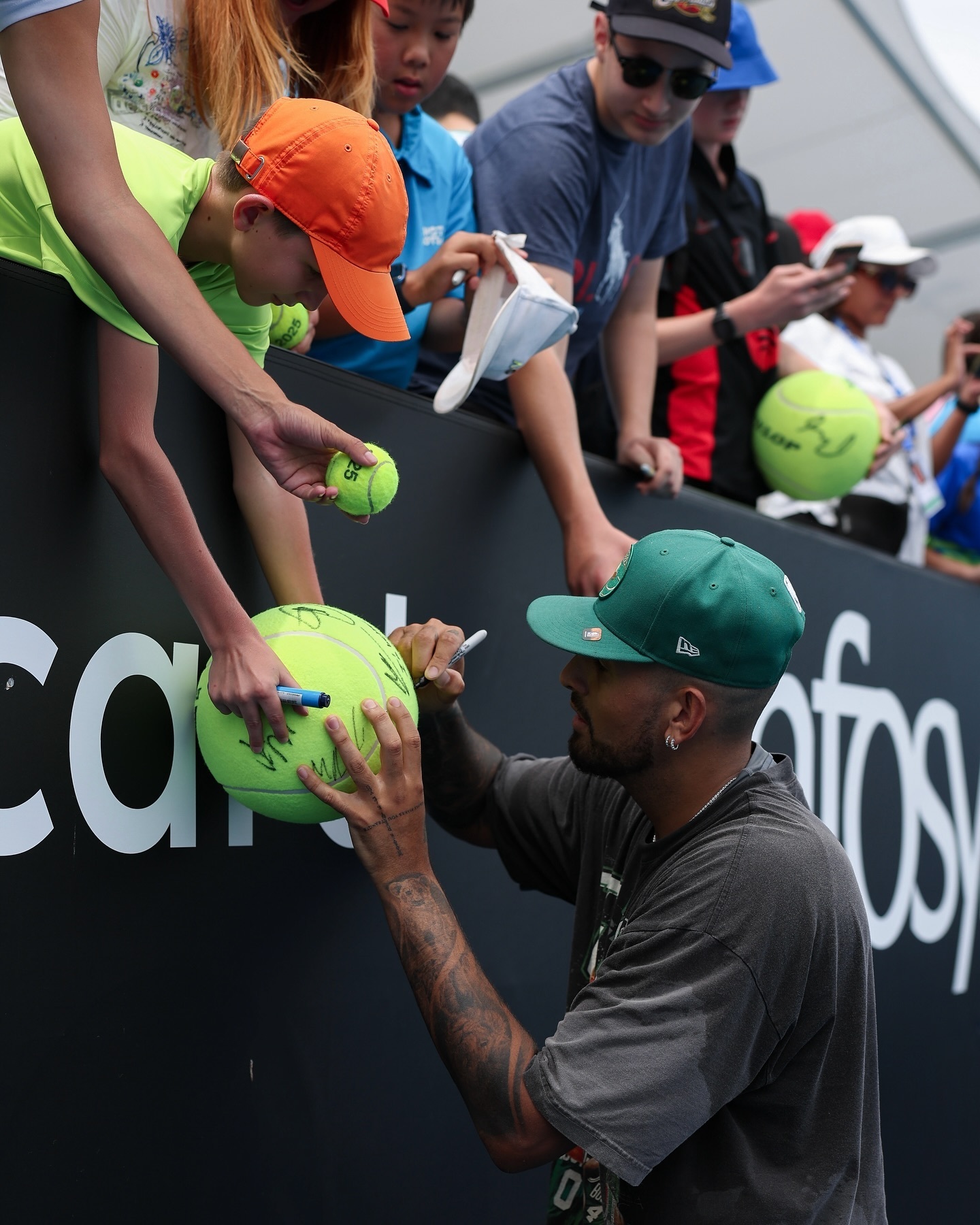 纽约尼克斯发布备战花絮，转会期临场应变，欧冠任务艰巨，训练强度明显提升的简单介绍
