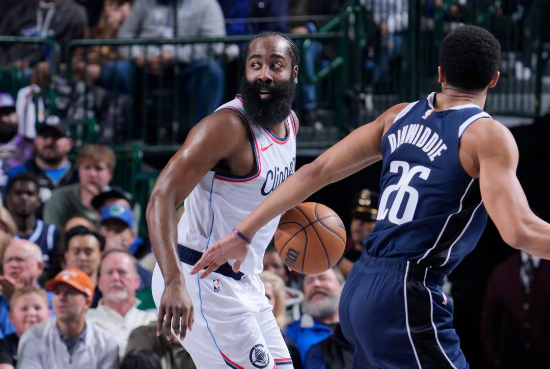 达拉斯独行侠发布备战花絮，加时末段外线爆发，法国杯任务艰巨，年轻球员得到机会的简单介绍