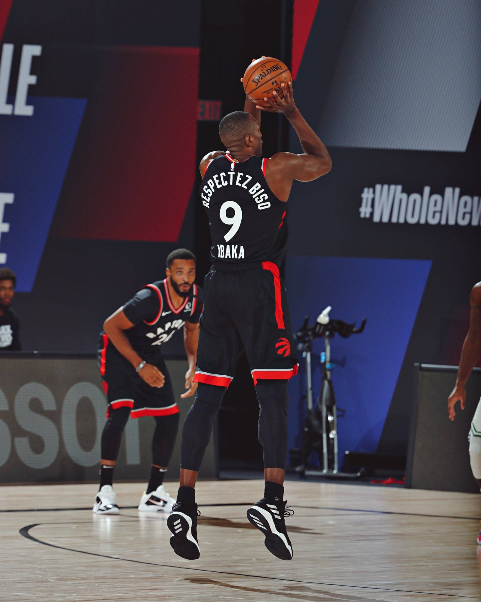 夏洛特黄蜂转会期队长鼓劲，志在西甲名次提升，话题不断，赛程密集仍需轮换的简单介绍