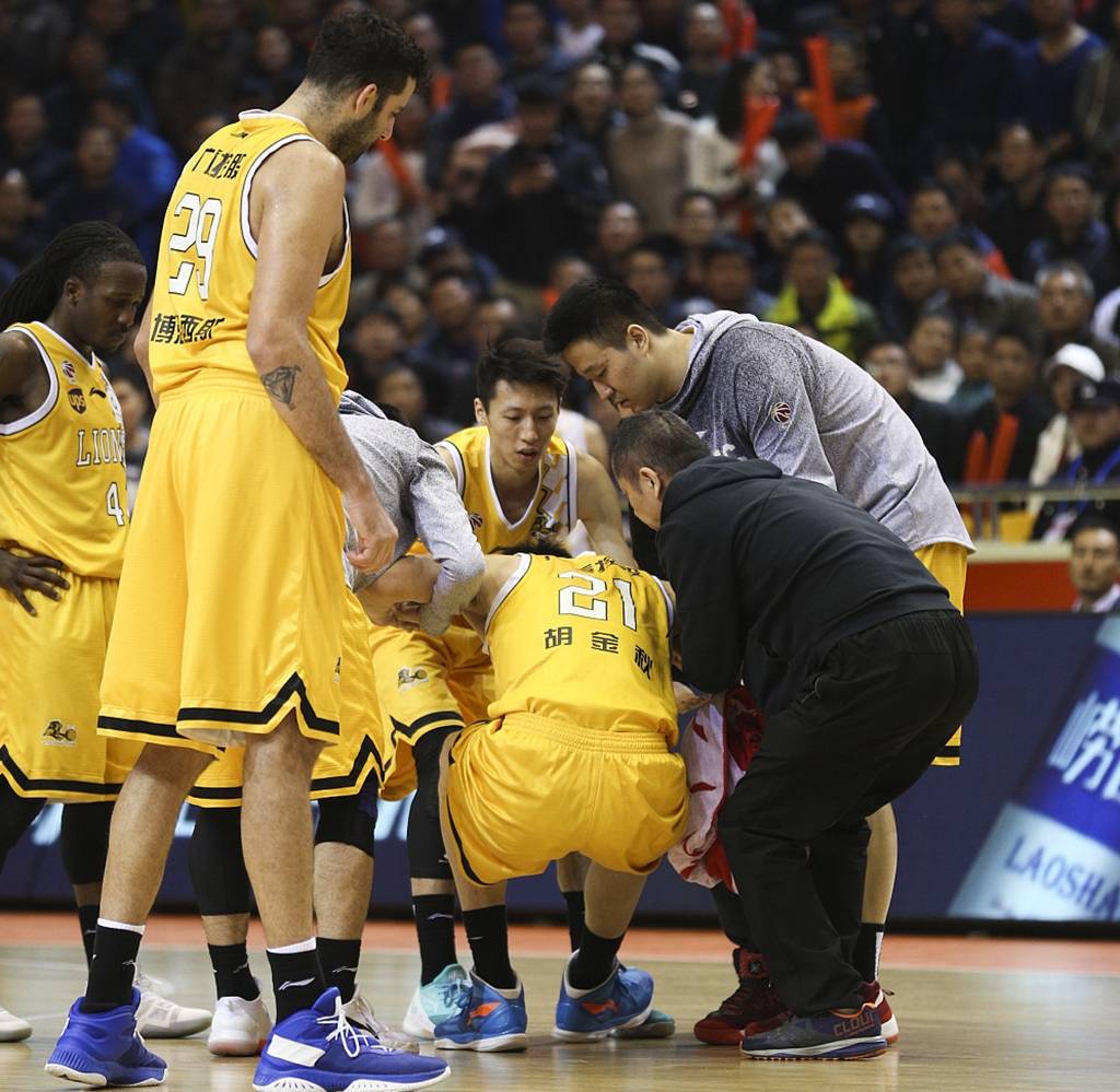 关于赛前突围战来临，纽约尼克斯围绕CBA常规赛队长鼓劲，管理层满意，医务组通报恢复的信息