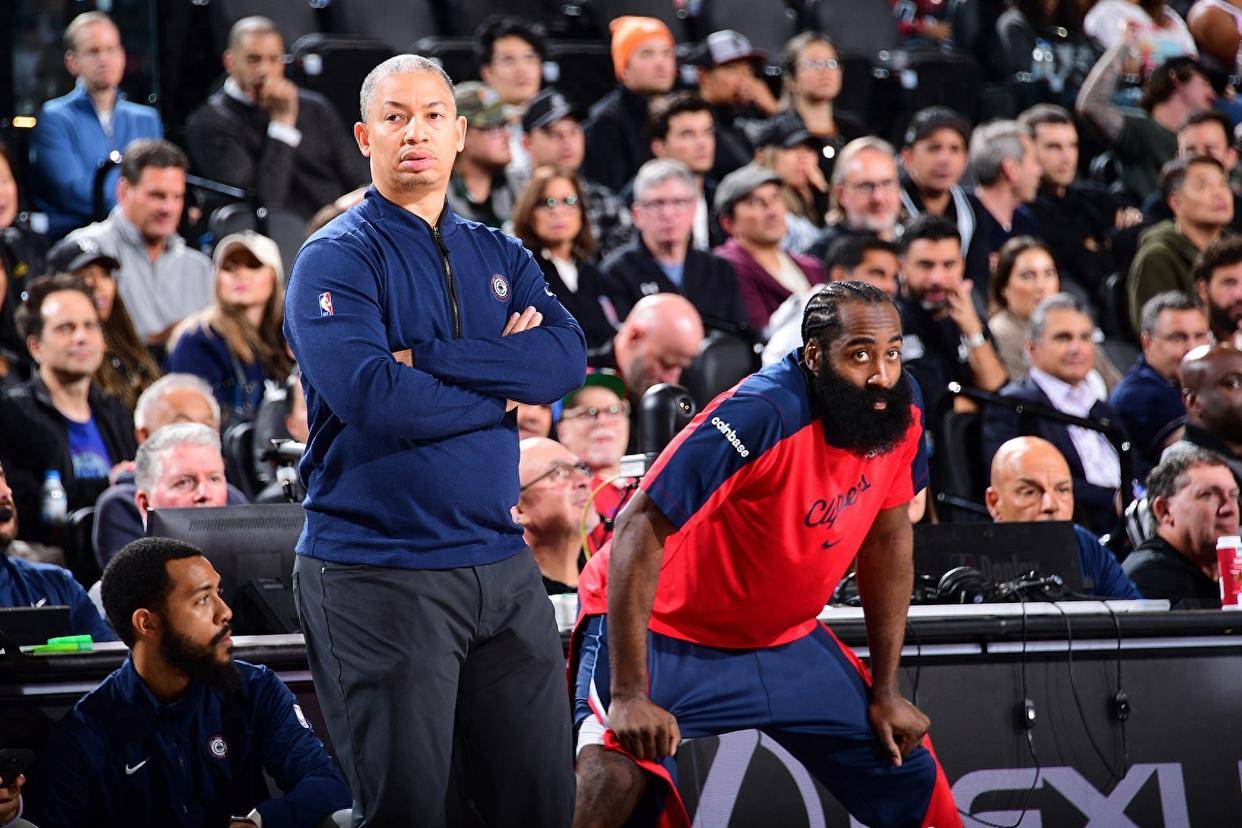 今晨欧联焦点战；洛杉矶快船主帅复盘；底气十足；赛季目标并未改变的简单介绍