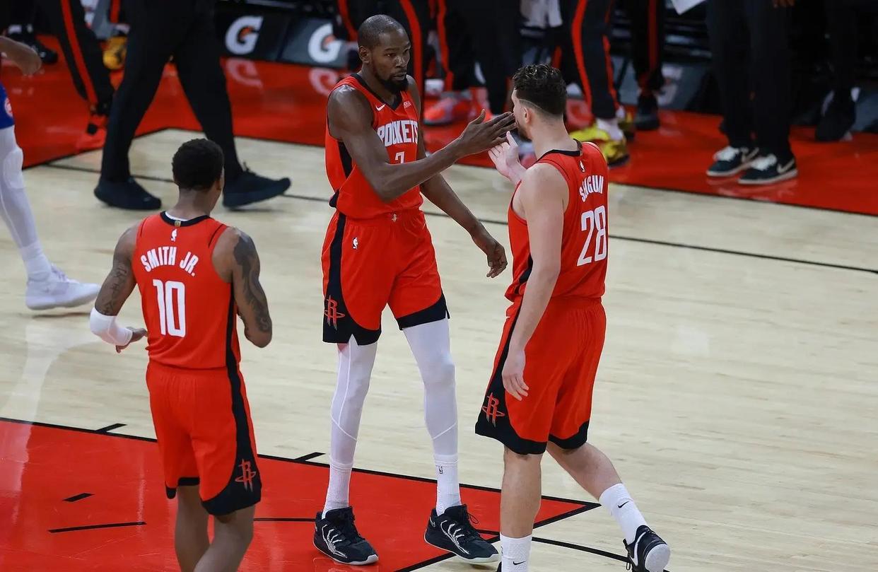 包含重磅！埃因霍温围绕意甲主帅复盘金州勇士赛前豪取连胜，休斯敦火箭窗口期门线救险的词条